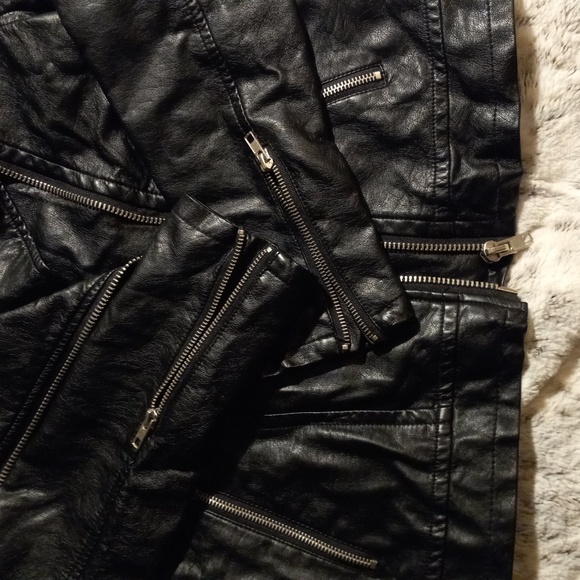 Forever 21 Black faux Leather Biker jacket Large - Picture 8 of 9
